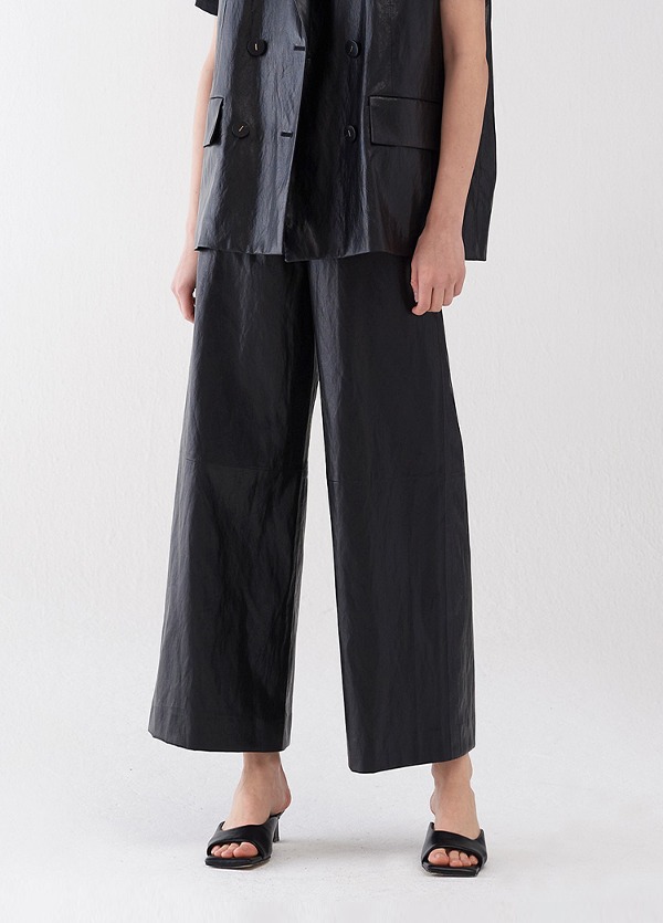 ECO LEATHER POCKET WIDE PANTS 에코 레더 포켓 와이드팬츠