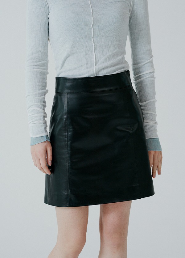에센셜 램스킨 미니 스커트 Essential Lambskin Mini Skirt
